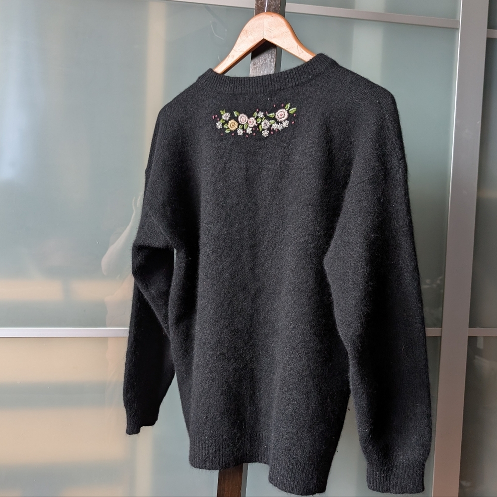 ๐ผ Vintage Sanhuan Black Floral Sweater With Embroidered Flowers - Medium - Picture 7 of 12